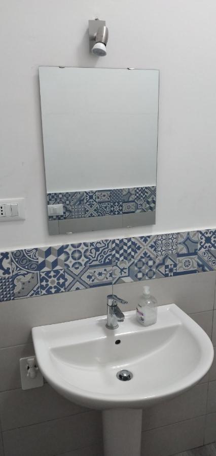 Manzoni Rooms パレルモ エクステリア 写真